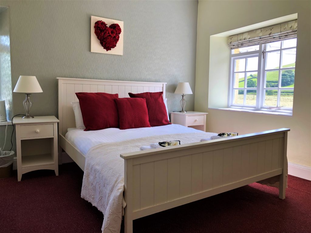 family room with double bed and bunk beds at the anchor inn exebridge